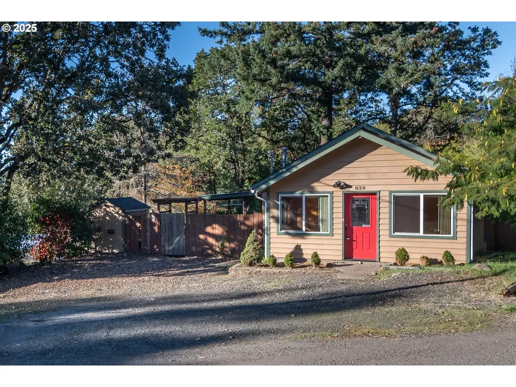 839 Union Gap Loop Road Oakland OR 97462