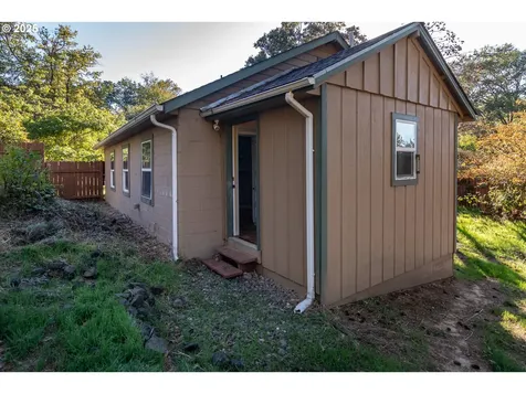 839 Union Gap Loop Road Oakland OR 97462