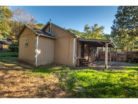 839 Union Gap Loop Road Oakland OR 97462