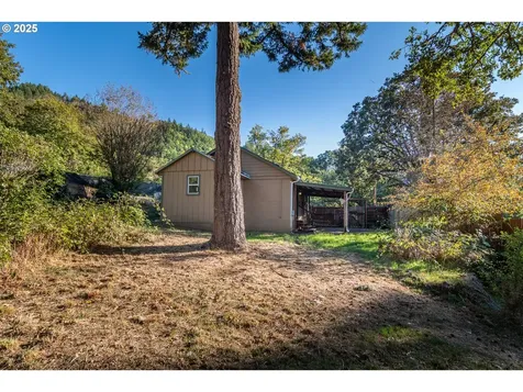 839 Union Gap Loop Road Oakland OR 97462