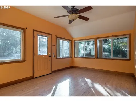 839 Union Gap Loop Road Oakland OR 97462