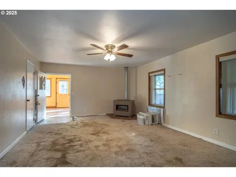 839 Union Gap Loop Road Oakland OR 97462