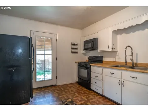 839 Union Gap Loop Road Oakland OR 97462