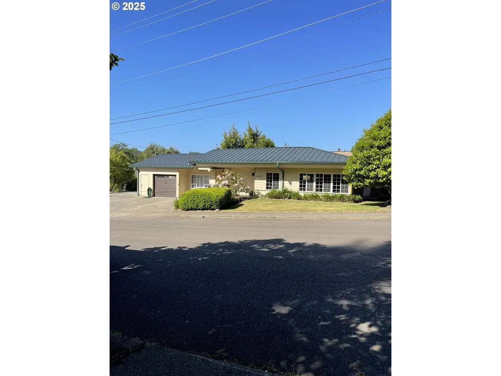 460 N 20th Street Reedsport OR 97467
