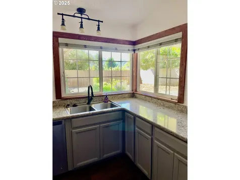 460 N 20th Street Reedsport OR 97467