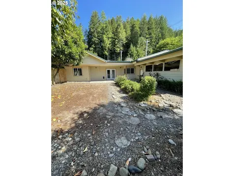 460 N 20th Street Reedsport OR 97467