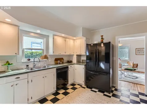 2827 SW Custer Street Portland OR 97219