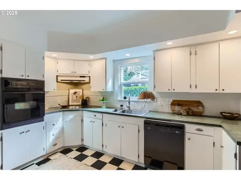 2827 SW Custer Street Portland OR 97219