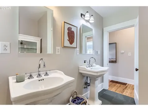 2827 SW Custer Street Portland OR 97219