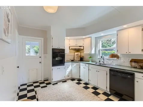 2827 SW Custer Street Portland OR 97219