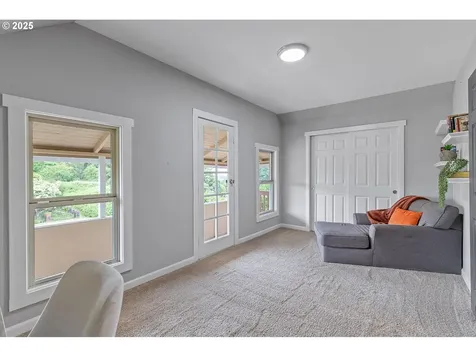 272 Military Road Kalama WA 98625