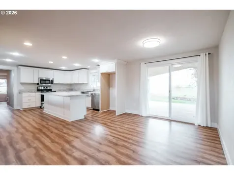 10471 Wagon Road NE Mt. Angel OR 97362