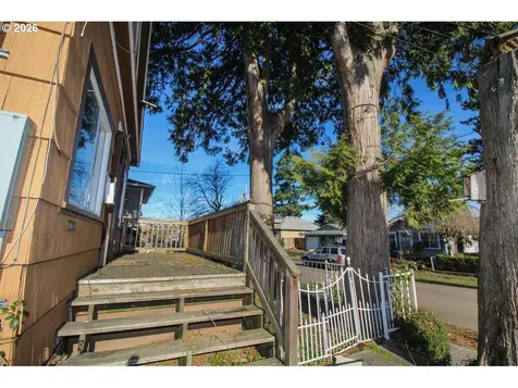 6113 SE 89th Avenue Portland OR 97266