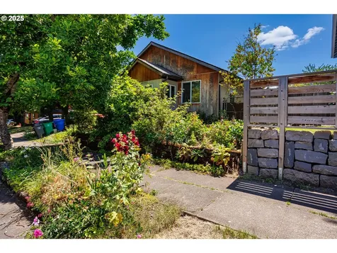 1210 NE Lenore Street Portland OR 97211