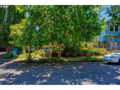 1210 NE Lenore Street Portland OR 97211