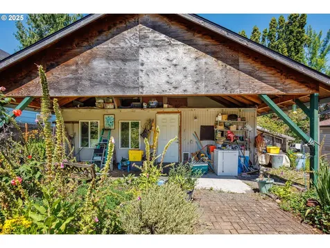 1210 NE Lenore Street Portland OR 97211