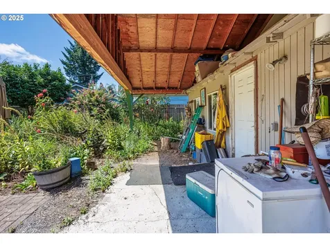1210 NE Lenore Street Portland OR 97211