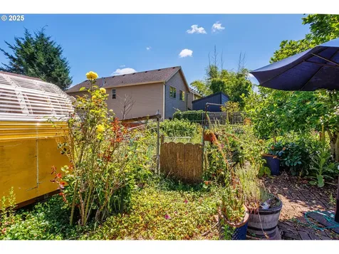 1210 NE Lenore Street Portland OR 97211