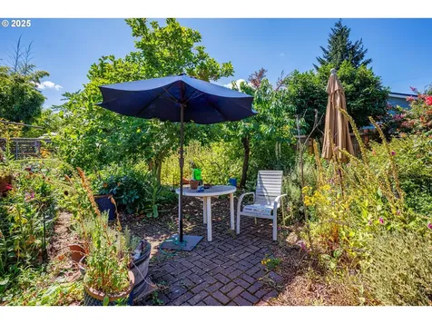 1210 NE Lenore Street Portland OR 97211