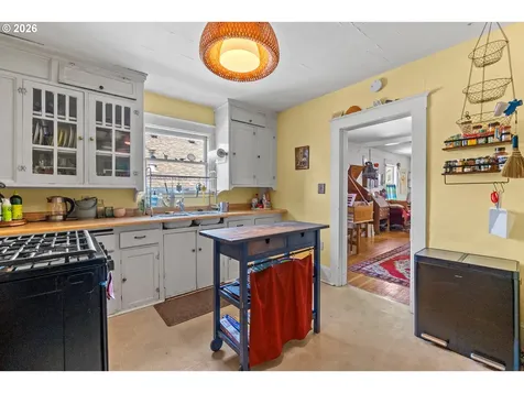 3815 SE 64th Avenue Portland OR 97206