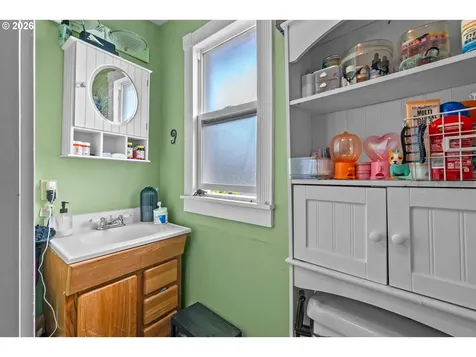 3815 SE 64th Avenue Portland OR 97206