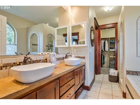 111 Breezeway Drive Longview WA 98632