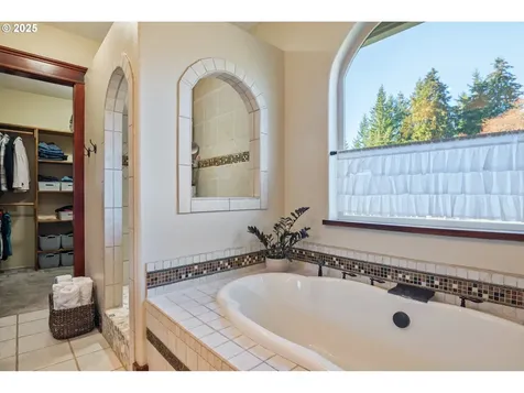 111 Breezeway Drive Longview WA 98632