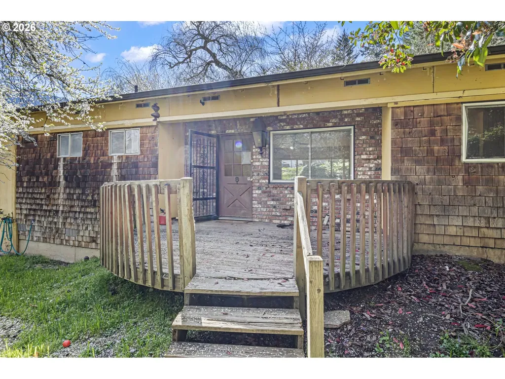 531 NW Harrison Street Canyonville OR 97417
