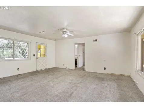 531 NW Harrison Street Canyonville OR 97417