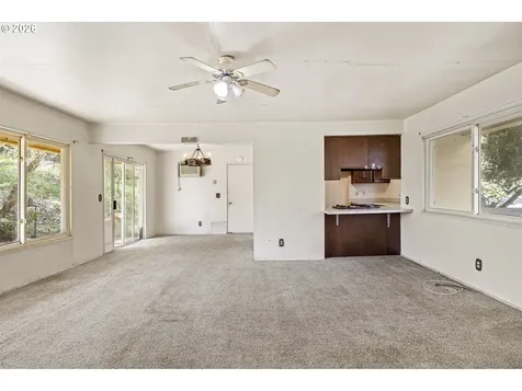 531 NW Harrison Street Canyonville OR 97417