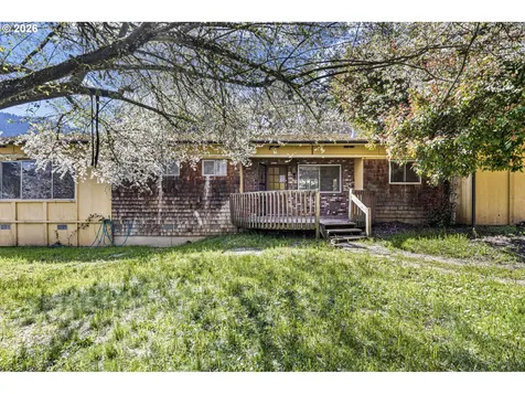 531 NW Harrison Street Canyonville OR 97417