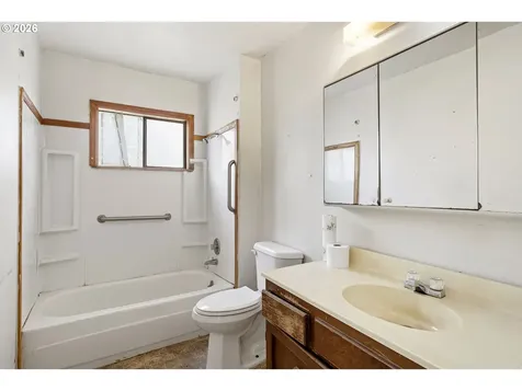 531 NW Harrison Street Canyonville OR 97417