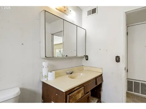 531 NW Harrison Street Canyonville OR 97417