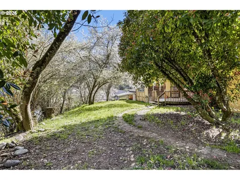 531 NW Harrison Street Canyonville OR 97417