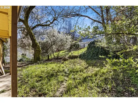 531 NW Harrison Street Canyonville OR 97417
