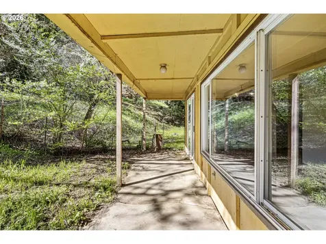 531 NW Harrison Street Canyonville OR 97417