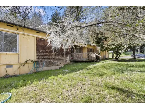 531 NW Harrison Street Canyonville OR 97417