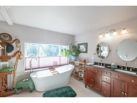 1054 N River Drive Sweet Home OR 97386
