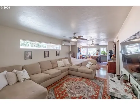 1054 N River Drive Sweet Home OR 97386