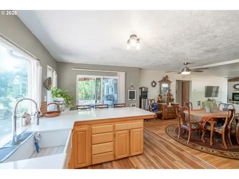 1054 N River Drive Sweet Home OR 97386