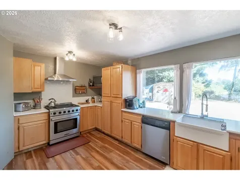 1054 N River Drive Sweet Home OR 97386