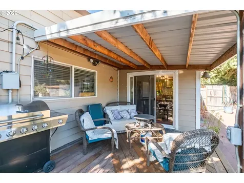 1054 N River Drive Sweet Home OR 97386