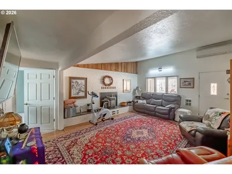 1054 N River Drive Sweet Home OR 97386