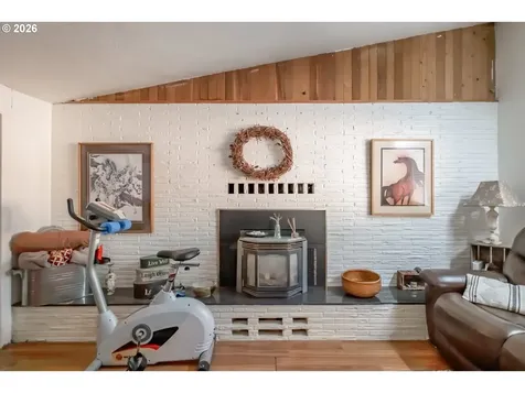 1054 N River Drive Sweet Home OR 97386