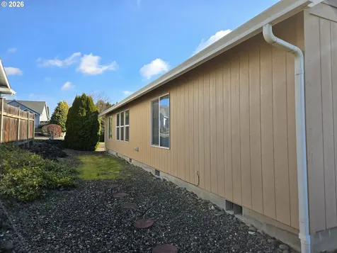 2719 Golfview Avenue Sutherlin OR 97479