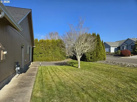 2719 Golfview Avenue Sutherlin OR 97479