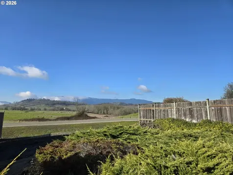 2719 Golfview Avenue Sutherlin OR 97479