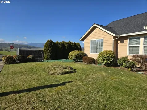 2719 Golfview Avenue Sutherlin OR 97479