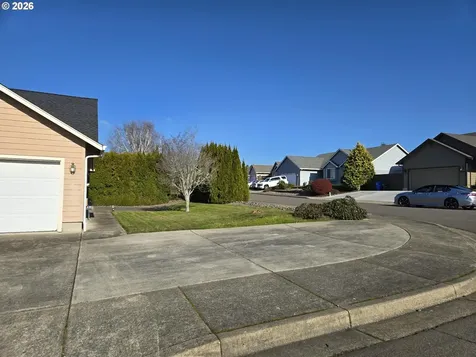 2719 Golfview Avenue Sutherlin OR 97479