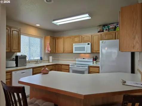 2719 Golfview Avenue Sutherlin OR 97479